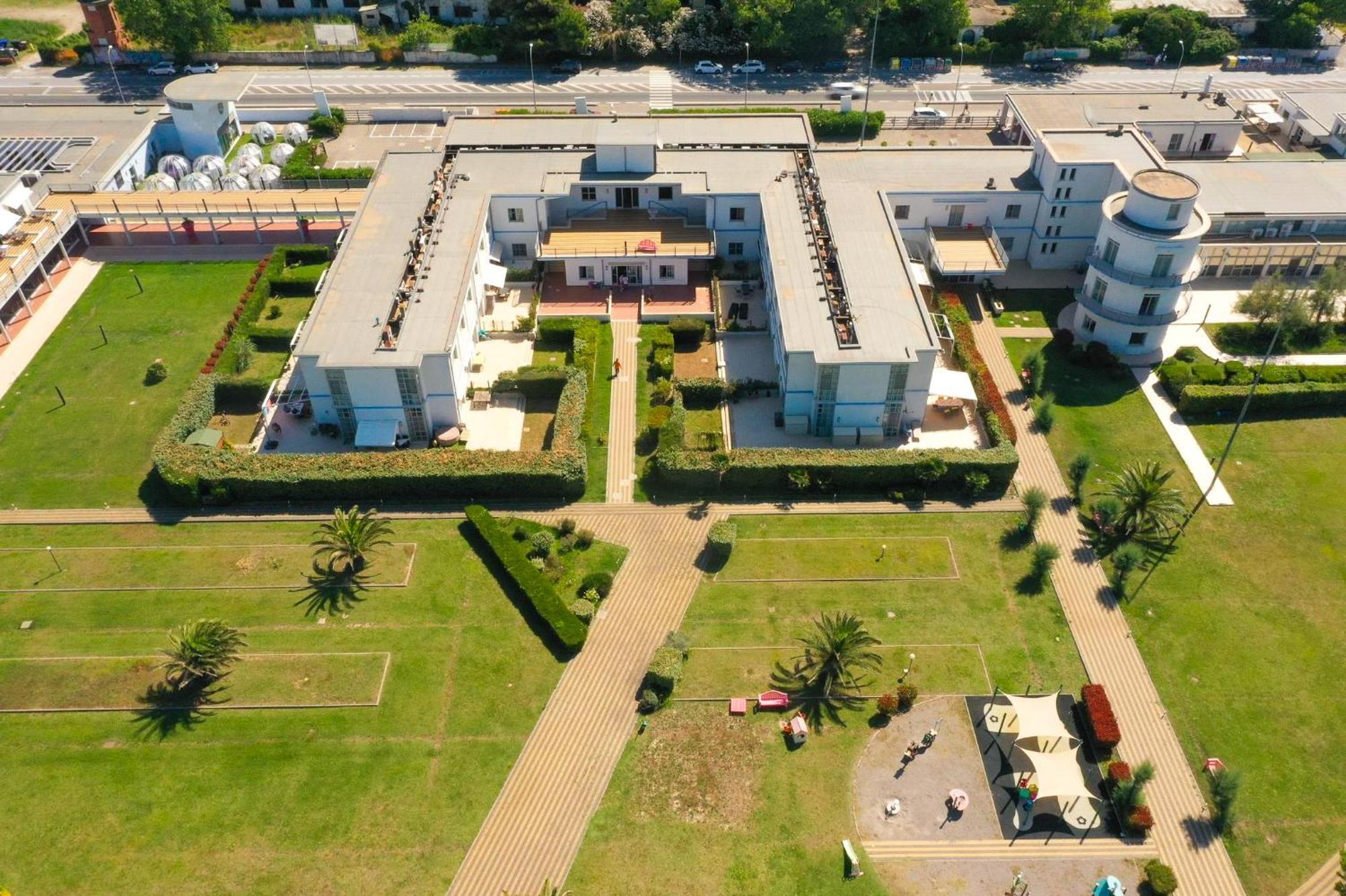 Solidago Residence Tirrenia Exteriér fotografie