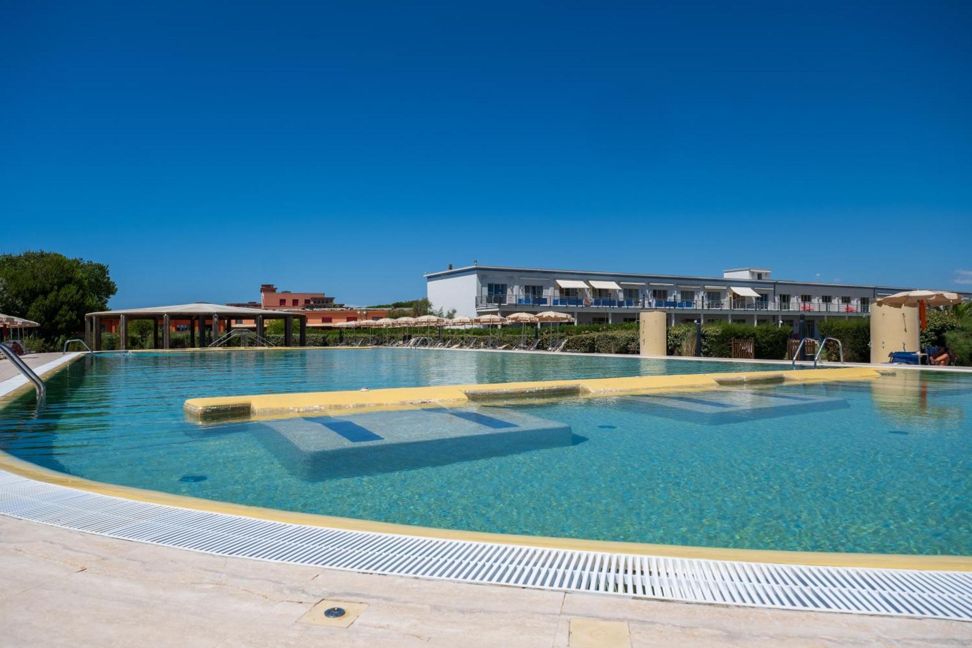 Solidago Residence Tirrenia Exteriér fotografie